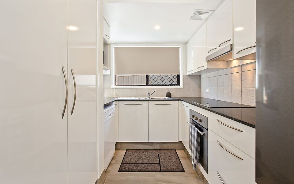 Kirra Sea 5 – Comfortable & Convenient Beachside Kirra – Linen Provided