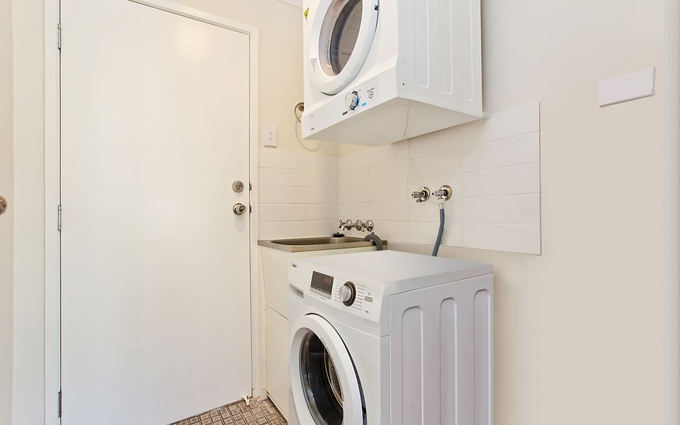 Kirra Sea 5 – Comfortable & Convenient Beachside Kirra – Linen Provided