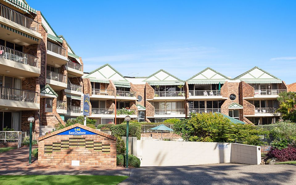 San Chelsea 16 – Beachfront Bilinga – Min. 3 Night Stays and Linen Provided!