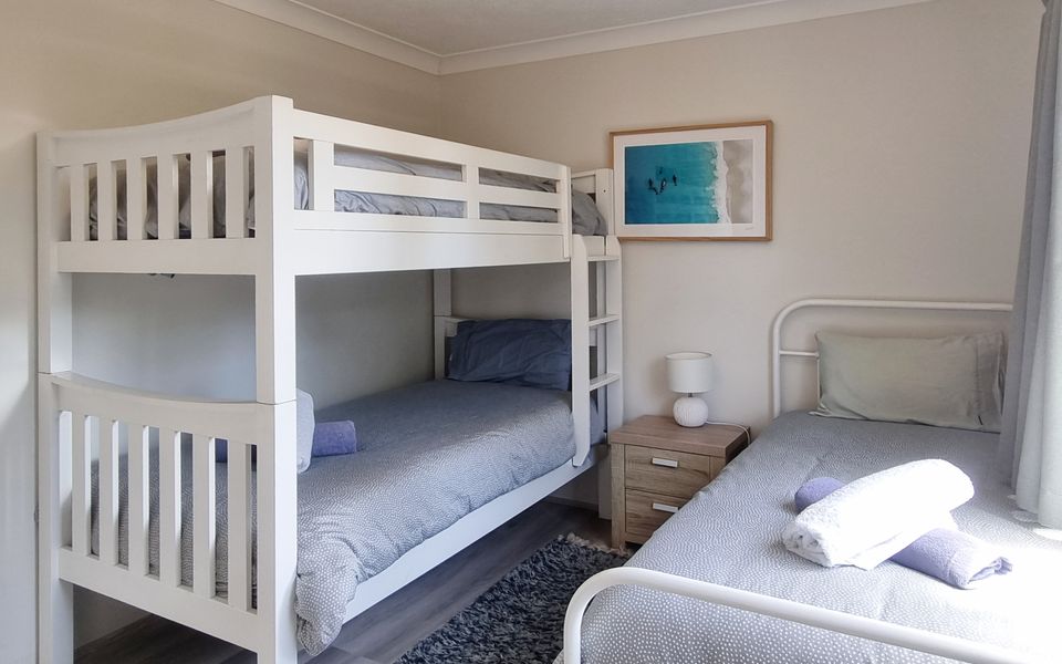 San Chelsea 16 – Beachfront Bilinga – Min. 3 Night Stays and Linen Provided!