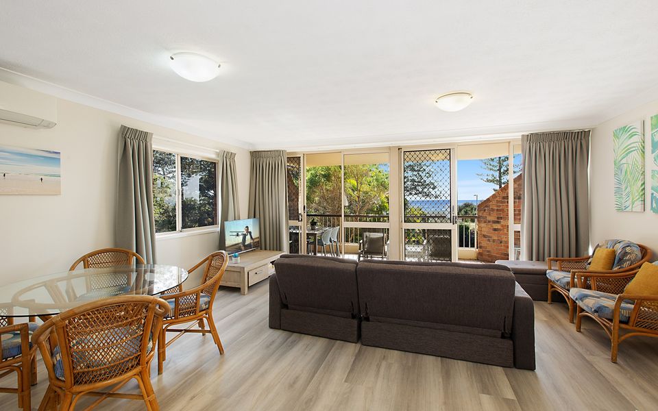 San Chelsea 16 – Beachfront Bilinga – Min. 3 Night Stays and Linen Provided!