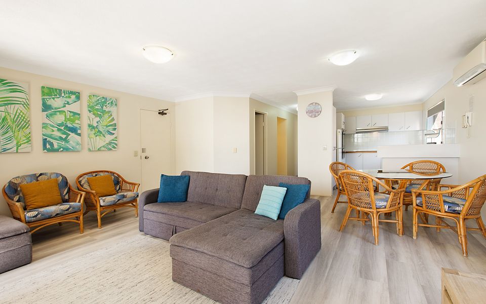 San Chelsea 16 – Beachfront Bilinga – Min. 3 Night Stays and Linen Provided!