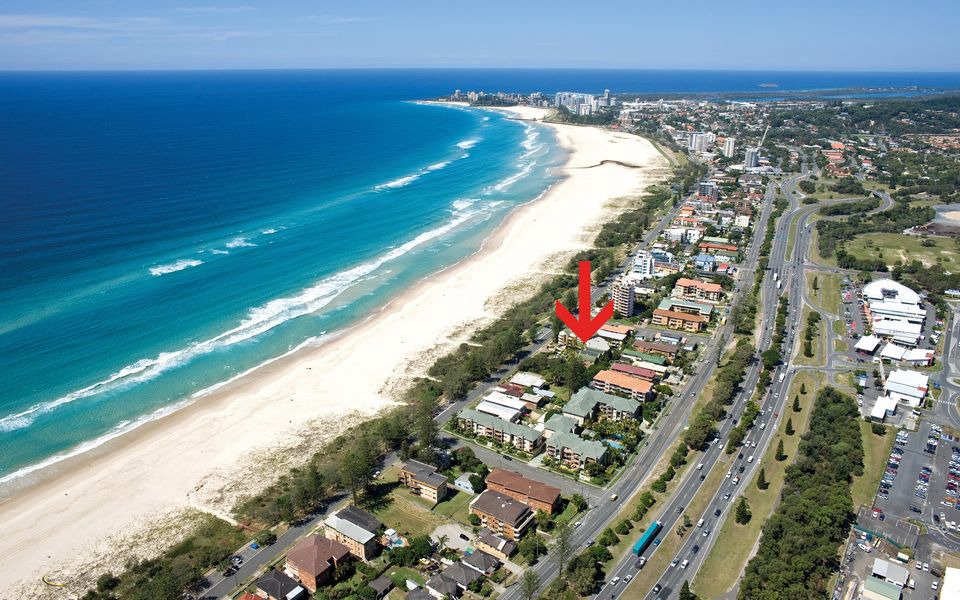 San Chelsea 16 – Beachfront Bilinga – Min. 3 Night Stays and Linen Provided!