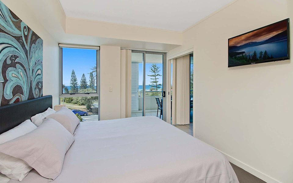 Blue C 305 – Beachfront Coolangatta – Min. 3 Night Stays!