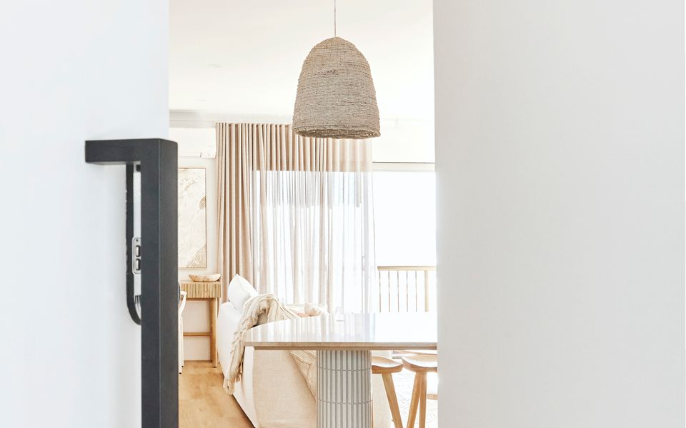 Pacific Breeze 6 – Absolute Beachfront – Min. 2 Night Stays – Linen Provided!