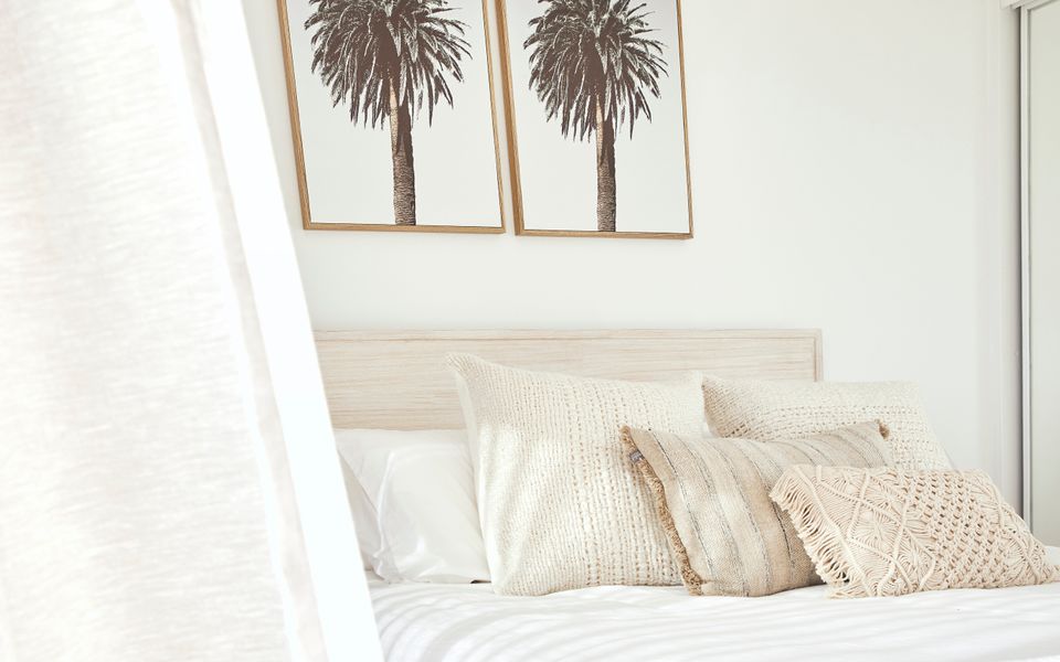 Pacific Breeze 6 – Absolute Beachfront – Min. 2 Night Stays – Linen Provided!