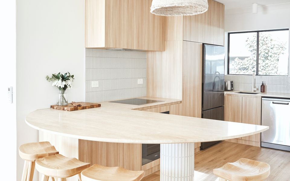 Pacific Breeze 6 – Absolute Beachfront – Min. 2 Night Stays – Linen Provided!