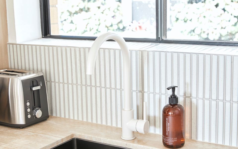 Pacific Breeze 6 – Absolute Beachfront – Min. 2 Night Stays – Linen Provided!