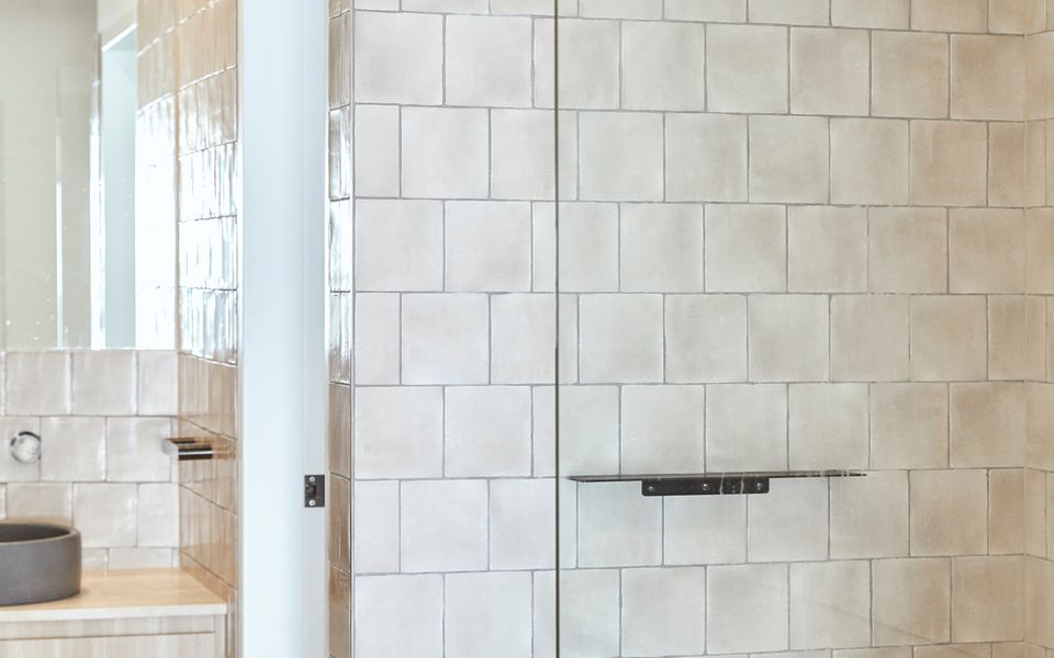 Pacific Breeze 6 – Absolute Beachfront – Min. 2 Night Stays – Linen Provided!