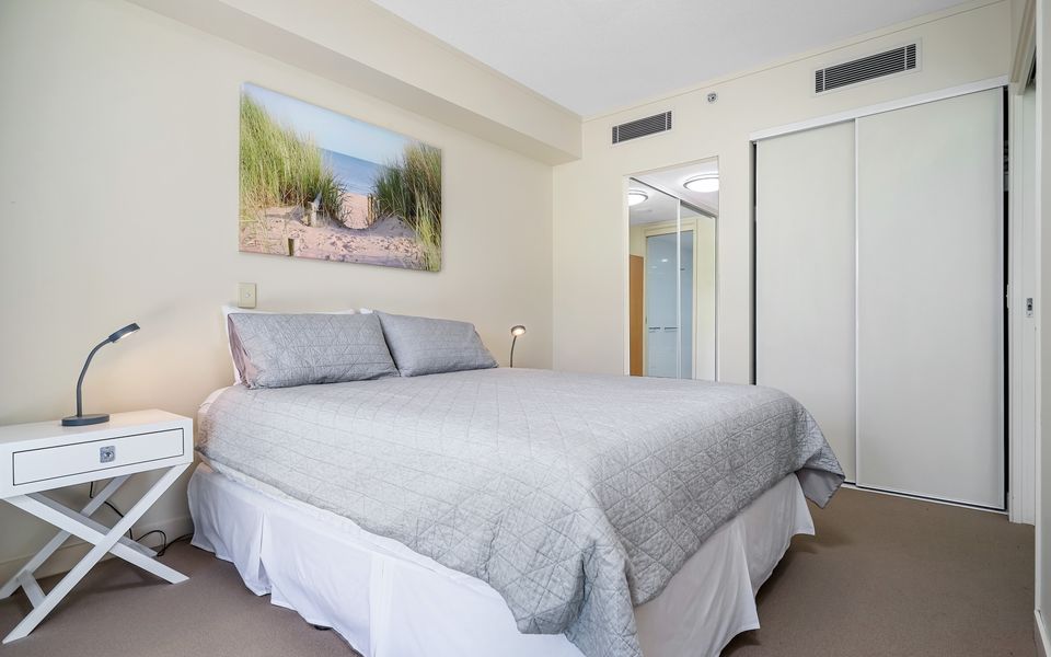 Blue C 401 – Beachfront Coolangatta – Min. 3 night stays!