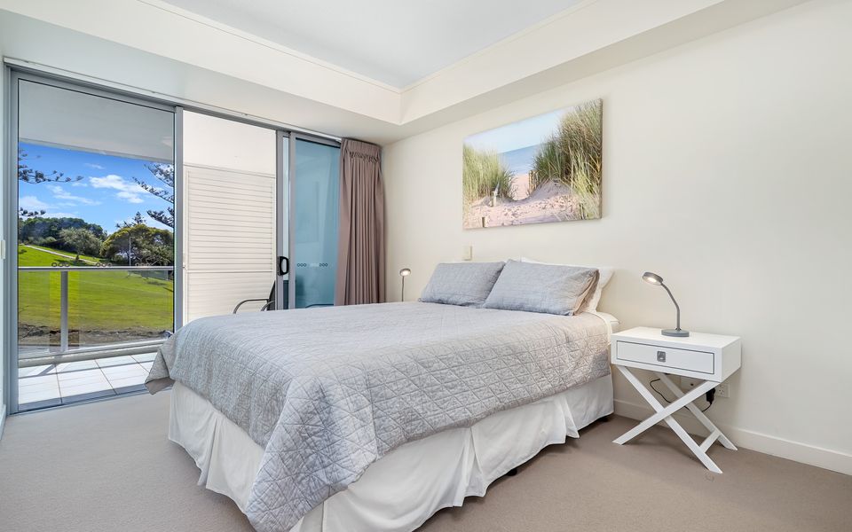 Blue C 401 – Beachfront Coolangatta – Min. 3 night stays!
