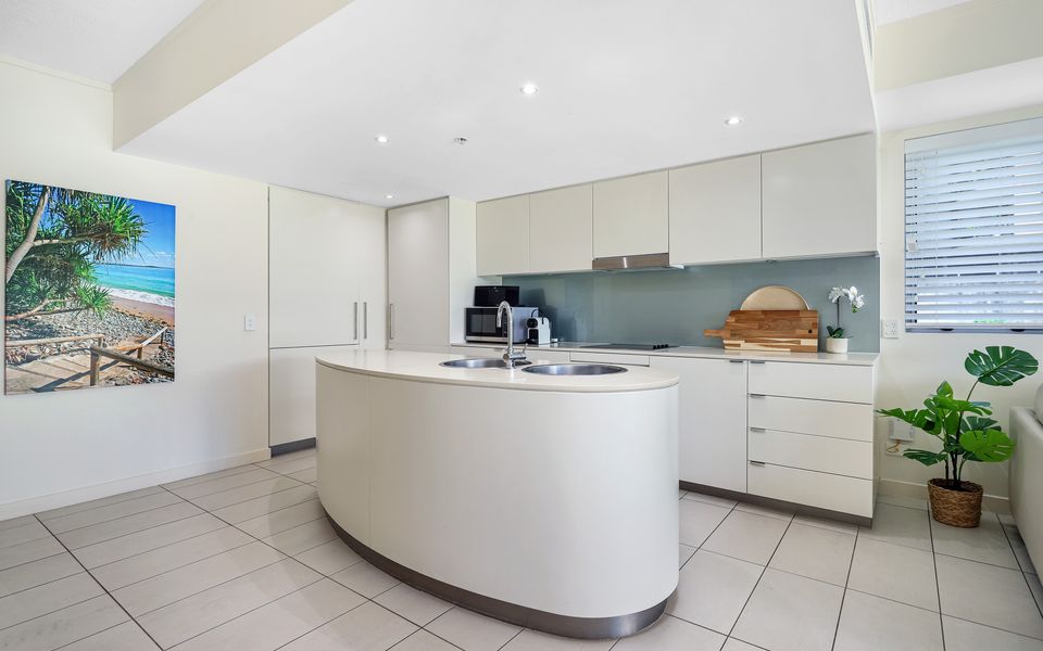 Blue C 401 – Beachfront Coolangatta – Min. 3 night stays!