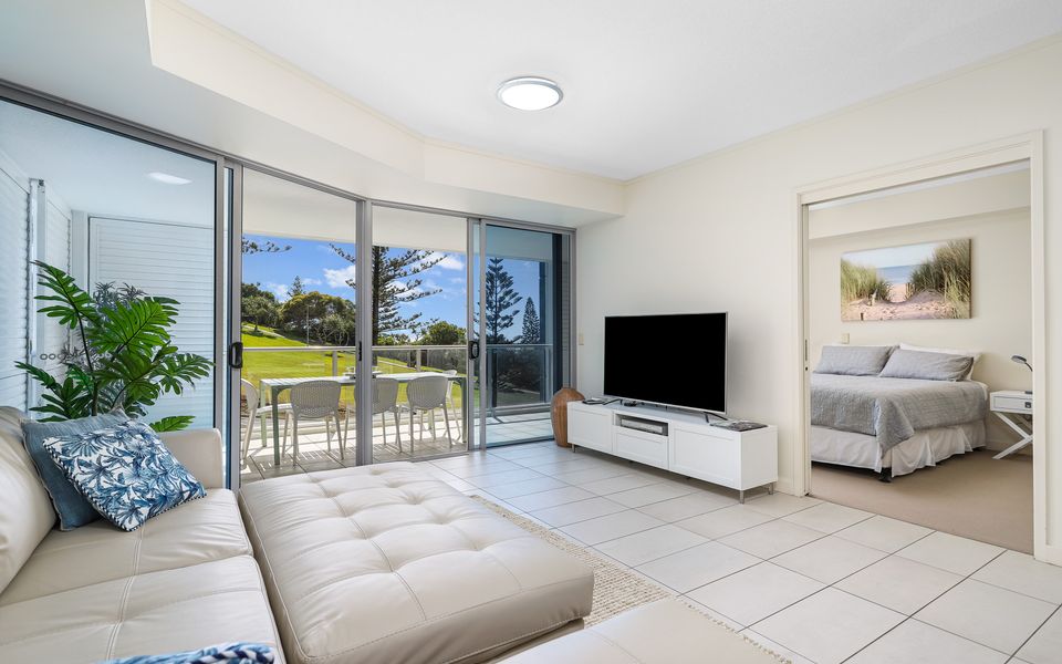 Blue C 401 – Beachfront Coolangatta – Min. 3 night stays!
