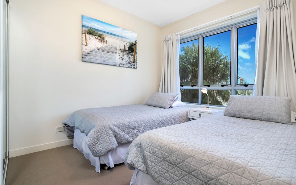 Blue C 401 – Beachfront Coolangatta – Min. 3 night stays!