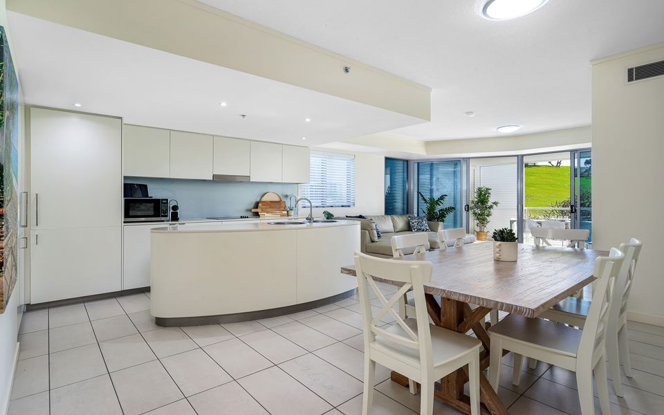 Blue C 401 – Beachfront Coolangatta – Min. 3 night stays!