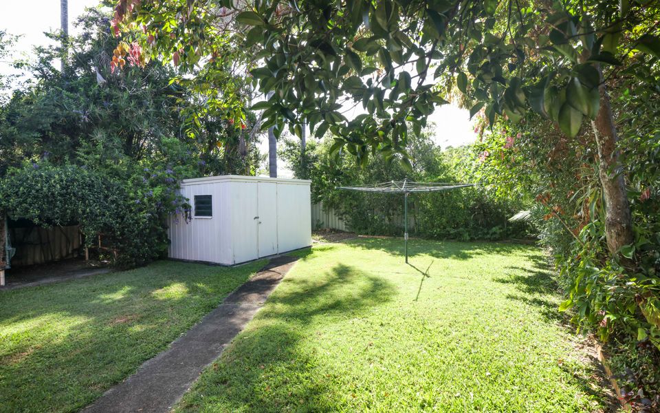 Happy Dayz – Palm Beach Dog Friendly Beach House – 3 Night Min. Stays!