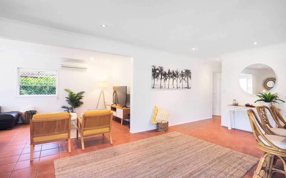 Happy Dayz – Palm Beach Dog Friendly Beach House – 3 Night Min. Stays!