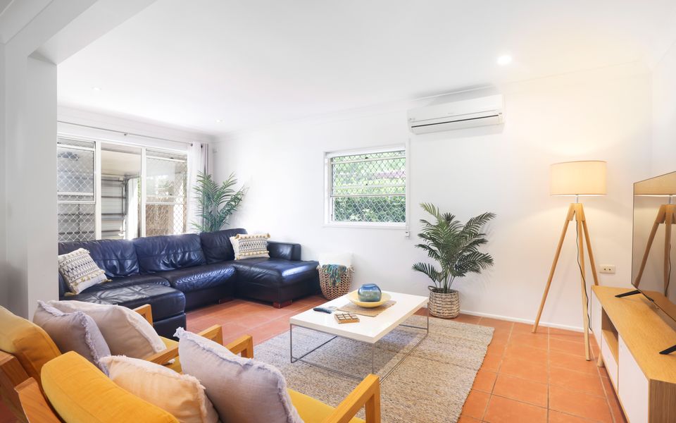 Happy Dayz – Palm Beach Dog Friendly Beach House – 3 Night Min. Stays!