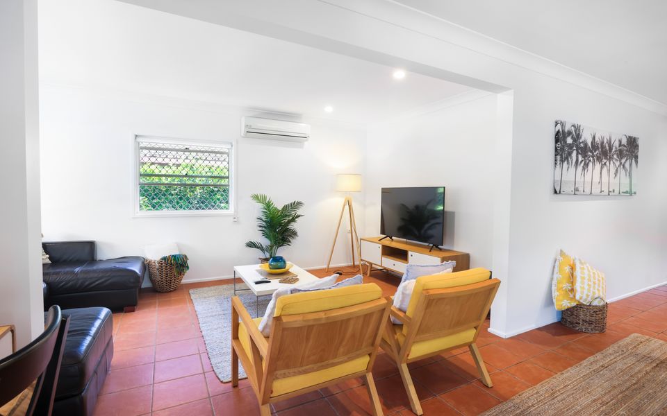 Happy Dayz – Palm Beach Dog Friendly Beach House – 3 Night Min. Stays!