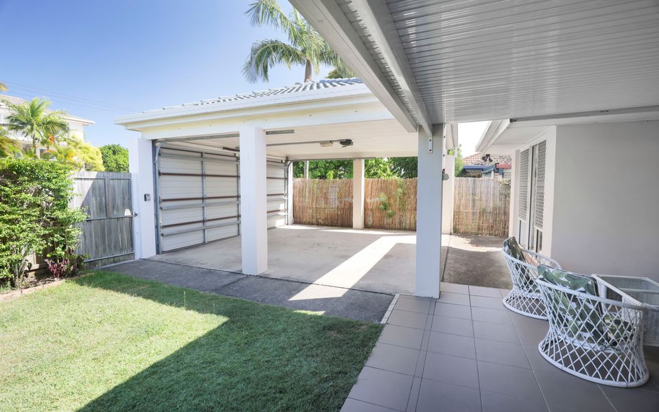 Happy Dayz – Palm Beach Dog Friendly Beach House – 3 Night Min. Stays!