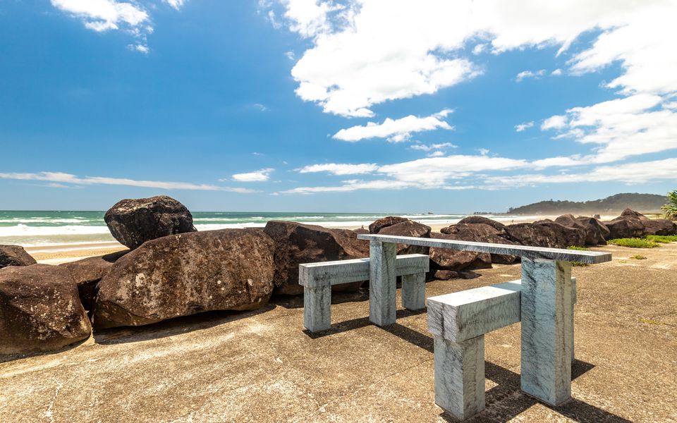 Pacific Breeze 3 – Absolute Beachfront Luxury – All Linen Provided – Min. 2 Night Stays!