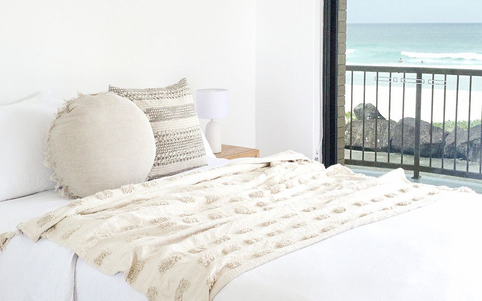 Pacific Breeze 3 – Absolute Beachfront Luxury – All Linen Provided – Min. 2 Night Stays!