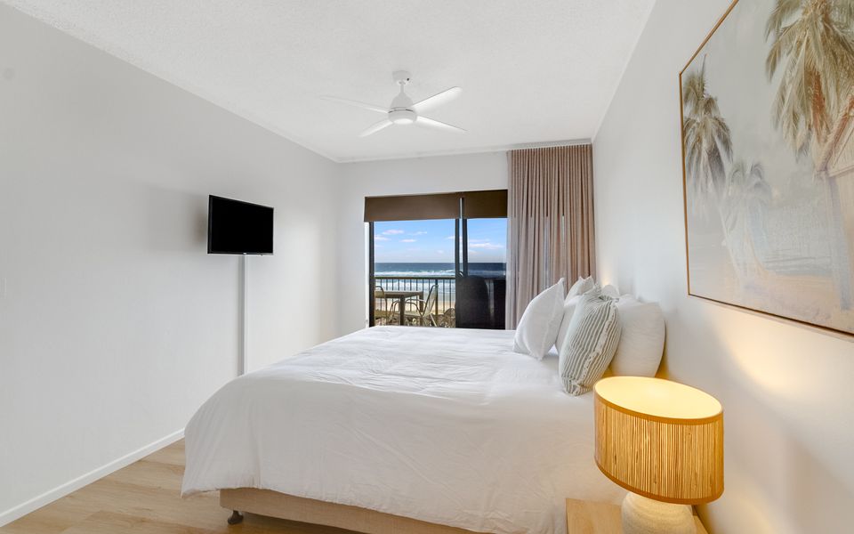 Pacific Breeze 3 – Absolute Beachfront Luxury – All Linen Provided – Min. 2 Night Stays!