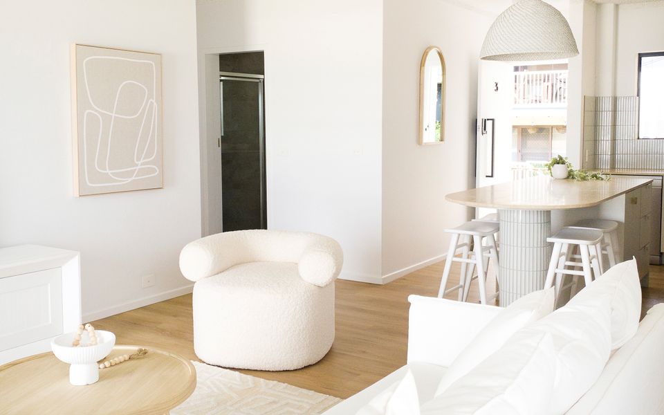 Pacific Breeze 3 – Absolute Beachfront Luxury – All Linen Provided – Min. 2 Night Stays!