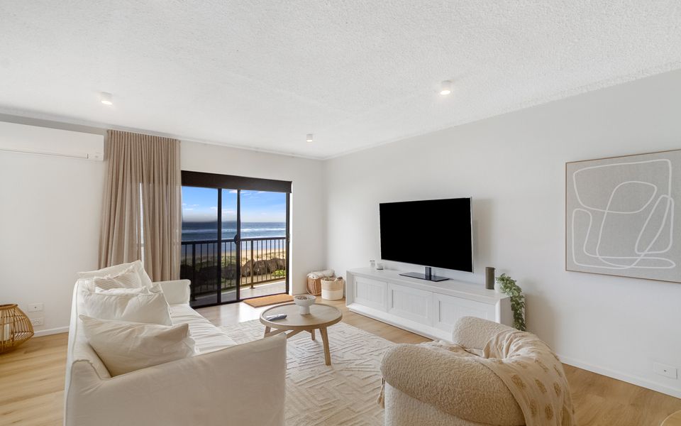 Pacific Breeze 3 – Absolute Beachfront Luxury – All Linen Provided – Min. 2 Night Stays!