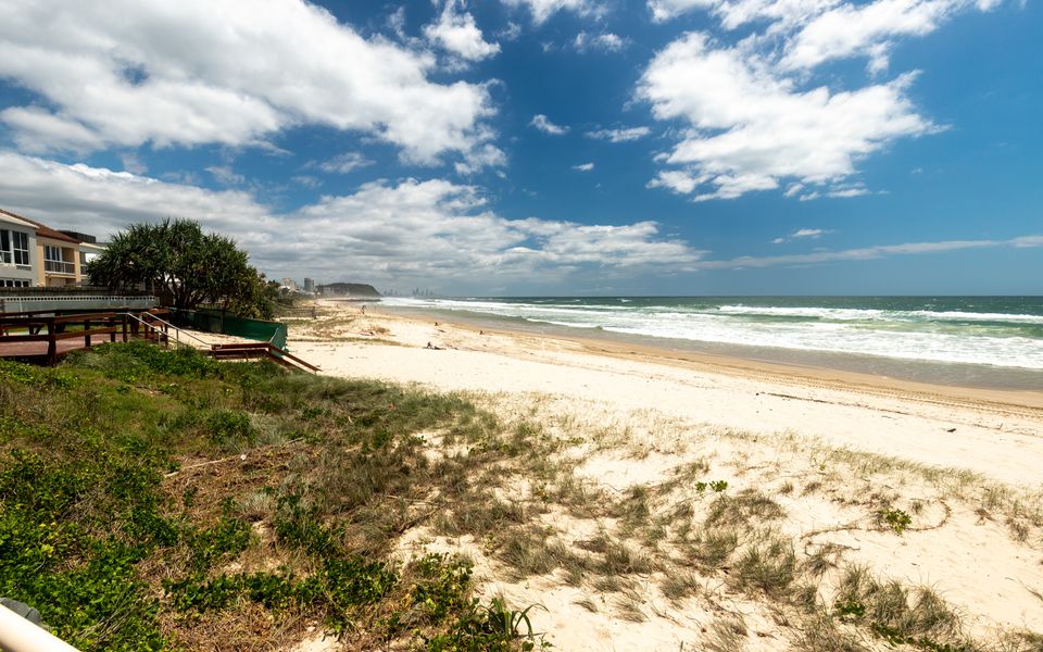 Pacific Breeze 3 – Absolute Beachfront Luxury – All Linen Provided – Min. 2 Night Stays!