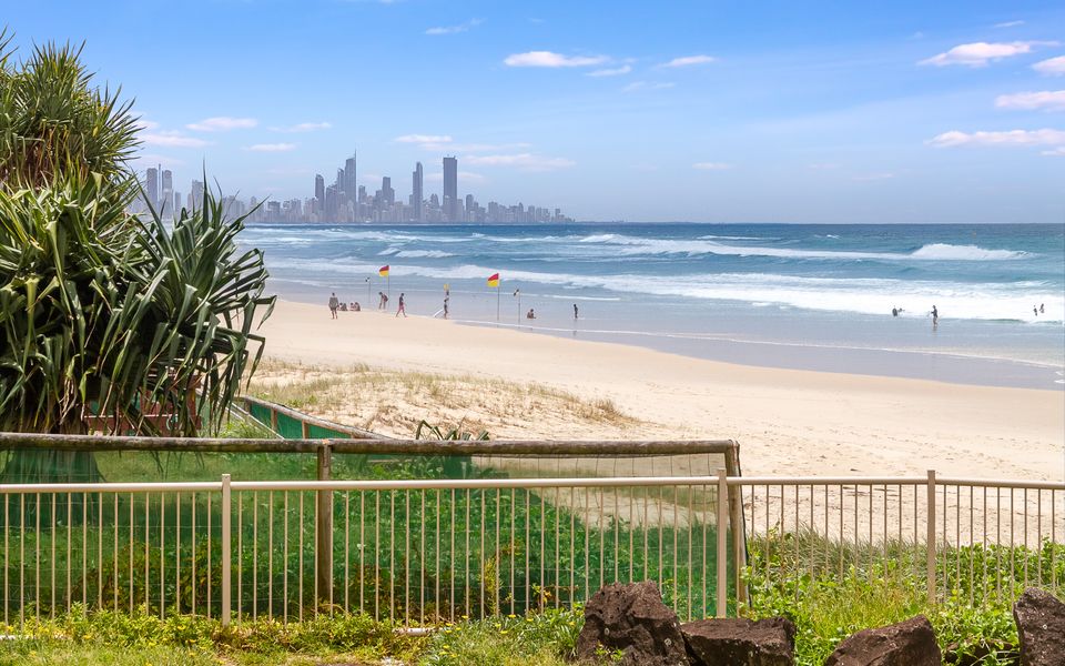 Pacific Breeze 3 – Absolute Beachfront Luxury – All Linen Provided – Min. 2 Night Stays!