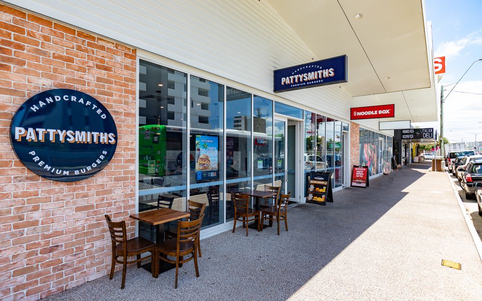 Pacific Breeze 3 – Absolute Beachfront Luxury – All Linen Provided – Min. 2 Night Stays!