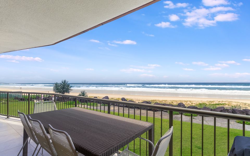 Pacific Breeze 3 – Absolute Beachfront Luxury – All Linen Provided – Min. 2 Night Stays!