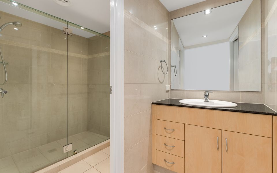 Aqua Solai 2 – Absolute Beachfront Tugun – Min. 3 night stays!