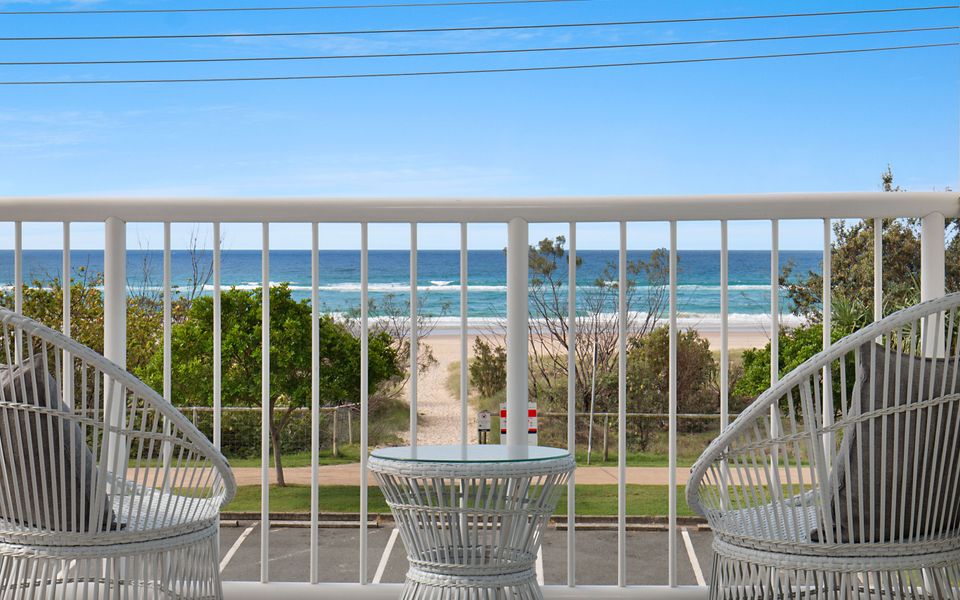 Longbeach 6 – Beachfront Bilinga – Min. 3 night stays!