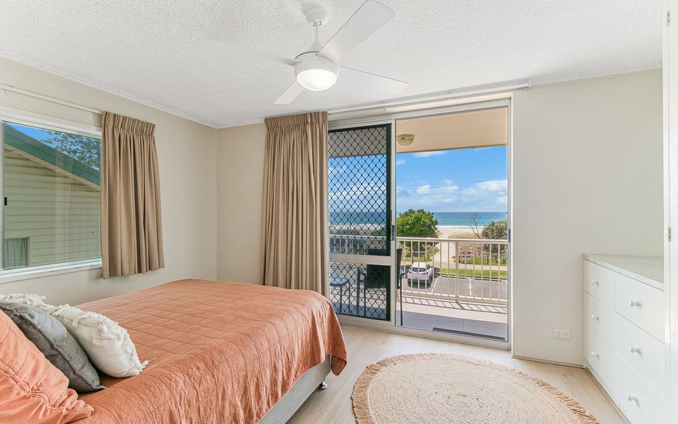 Longbeach 6 – Beachfront Bilinga – Min. 3 night stays!