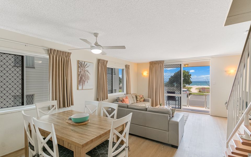 Longbeach 6 – Beachfront Bilinga – Min. 3 night stays!