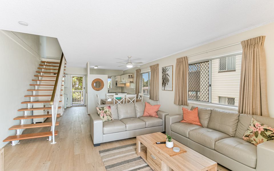 Longbeach 6 – Beachfront Bilinga – Min. 3 night stays!