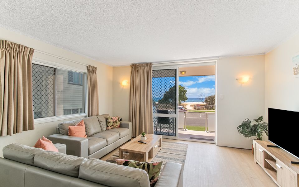 Longbeach 6 – Beachfront Bilinga – Min. 3 night stays!