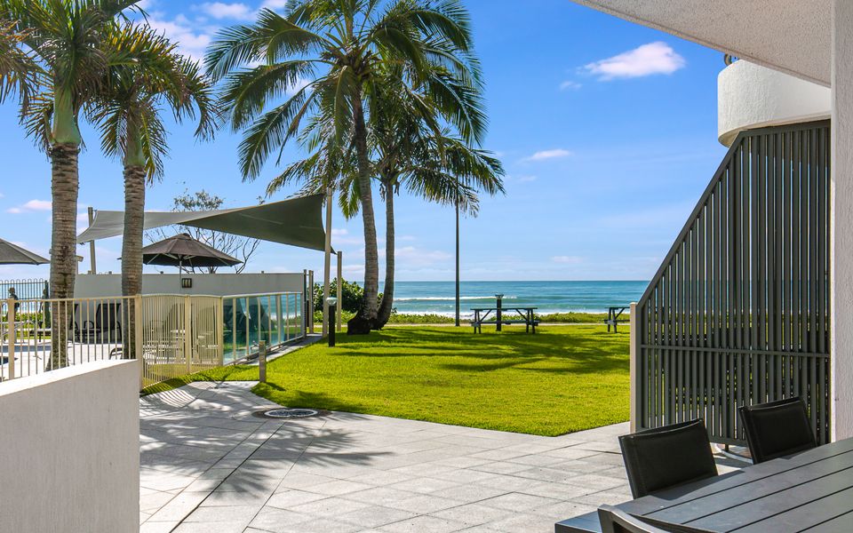 San Simeon 4 – Ground Floor, Absolute Beachfront Tugun – Min. 3 night stays!