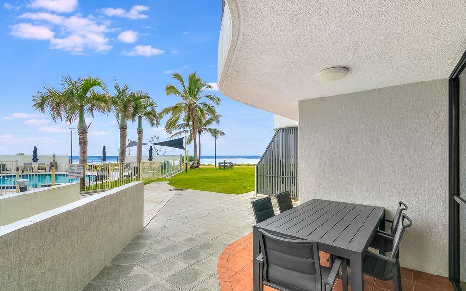 San Simeon 4 – Ground Floor, Absolute Beachfront Tugun – Min. 3 night stays!