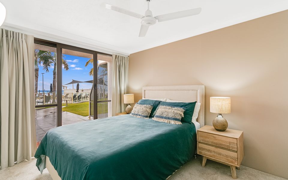 San Simeon 4 – Ground Floor, Absolute Beachfront Tugun – Min. 3 night stays!