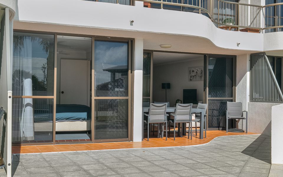 San Simeon 4 – Ground Floor, Absolute Beachfront Tugun – Min. 3 night stays!