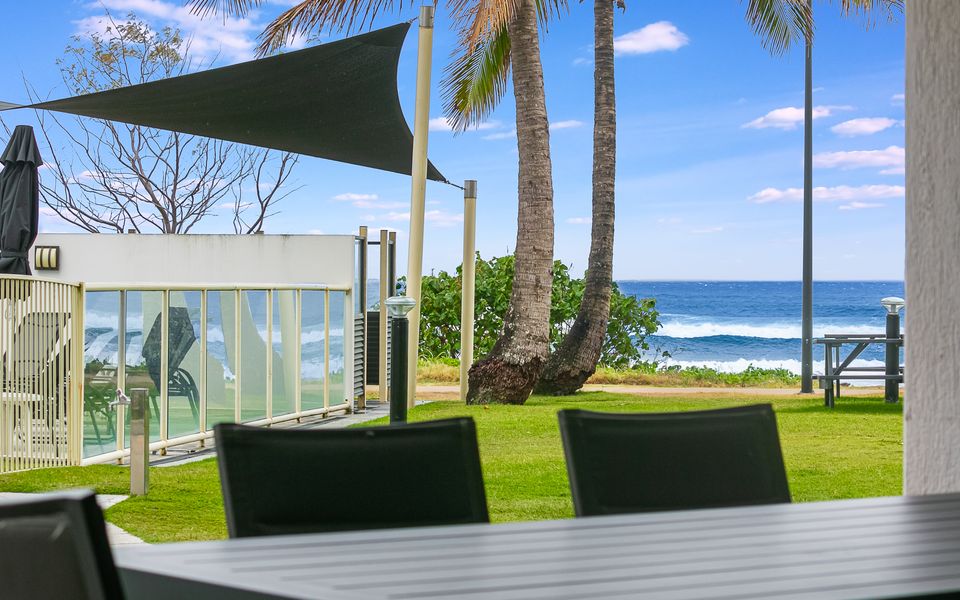 San Simeon 4 – Ground Floor, Absolute Beachfront Tugun – Min. 3 night stays!