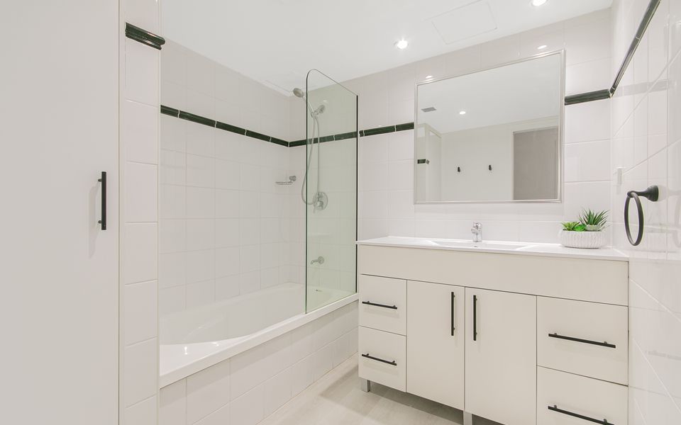 San Simeon 4 – Ground Floor, Absolute Beachfront Tugun – Min. 3 night stays!