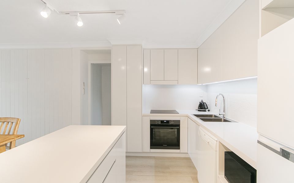 San Simeon 4 – Ground Floor, Absolute Beachfront Tugun – Min. 3 night stays!