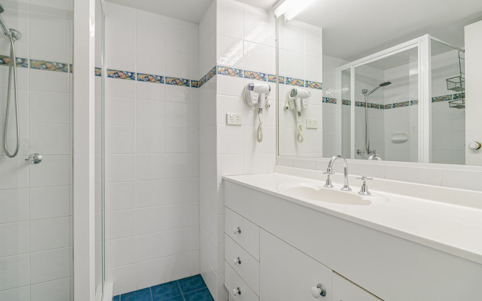 San Simeon 4 – Ground Floor, Absolute Beachfront Tugun – Min. 3 night stays!