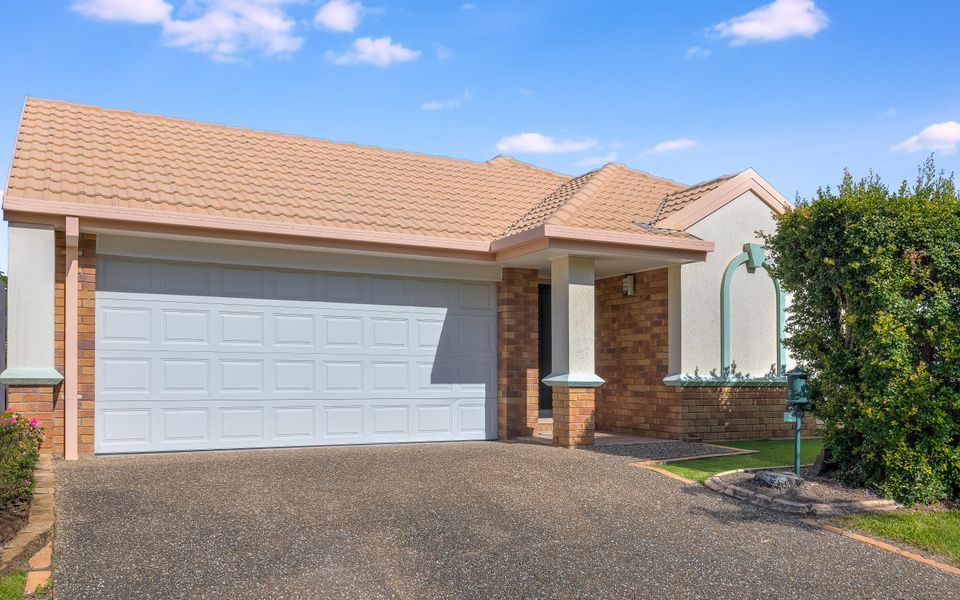 Serenity – Absolute Waterfront on the Cusp of Palm Beach – Min. 3 Night Stays!