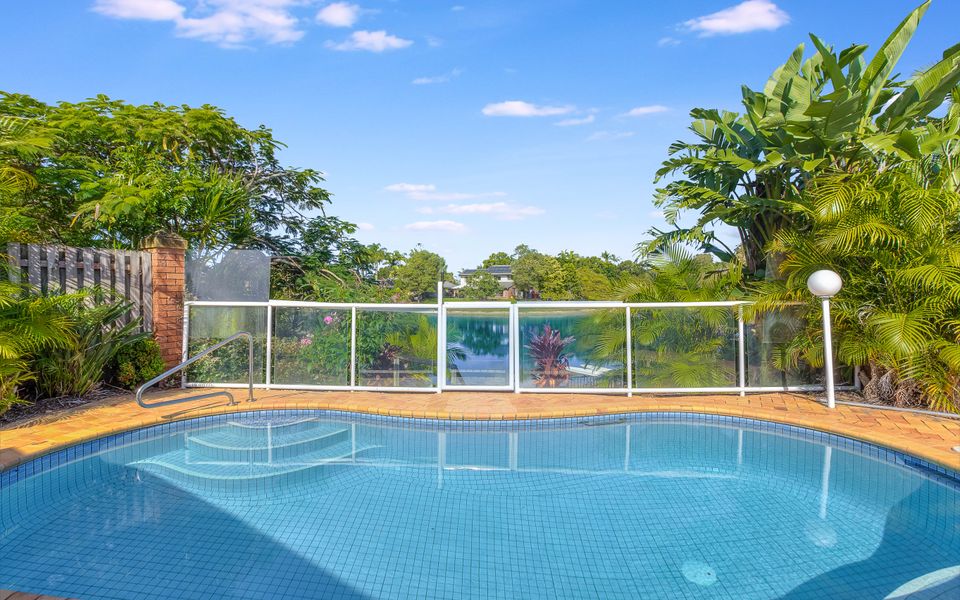 Serenity – Absolute Waterfront on the Cusp of Palm Beach – Min. 3 Night Stays!