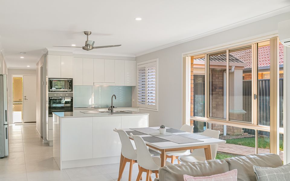 Serenity – Absolute Waterfront on the Cusp of Palm Beach – Min. 3 Night Stays!